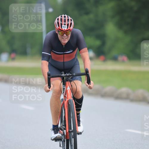 15.06.2025 - 27. Vierlanden-Triathlon H.Heesch http://msf.ph/oto/7982409 15.06.2025 10:52:26 Radfahren 269, 431, 468 meine-sportfotos.de