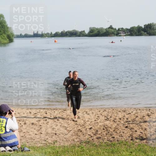 21.06.2025 - 27. Vierlanden-Triathlon MichiJ http://msf.ph/oto/7982418 15.06.2026 09:05:15 Schwimmen 209, 221, 222 meine-sportfotos.de