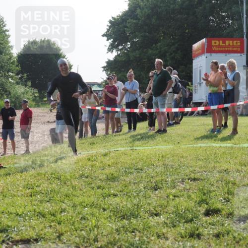 15.06.2025 - 27. Vierlanden-Triathlon KatJ http://msf.ph/oto/7982421 15.06.2025 08:48:49 Schwimmen 19 meine-sportfotos.de