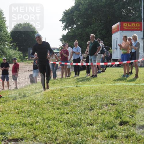 15.06.2025 - 27. Vierlanden-Triathlon KatJ http://msf.ph/oto/7982429 15.06.2025 08:48:49 Schwimmen 19 meine-sportfotos.de