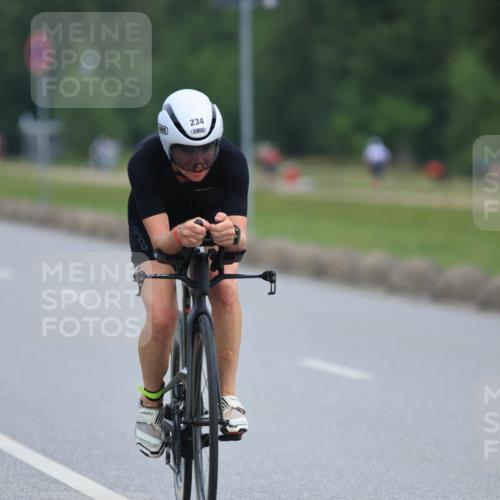 15.06.2025 - 27. Vierlanden-Triathlon H.Heesch http://msf.ph/oto/7982454 15.06.2025 10:52:38 Radfahren 234, 564 meine-sportfotos.de