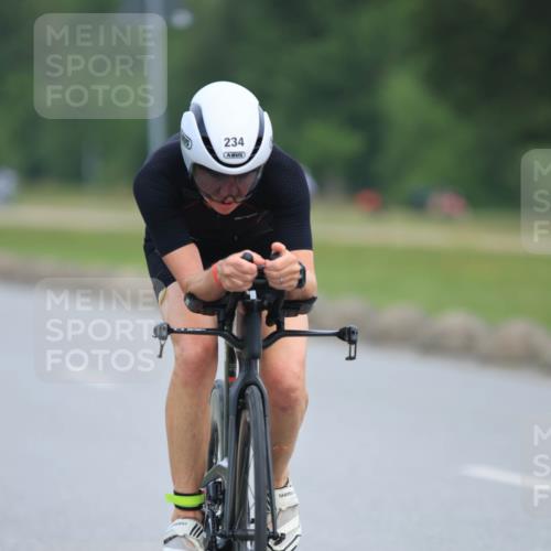 15.06.2025 - 27. Vierlanden-Triathlon H.Heesch http://msf.ph/oto/7982466 15.06.2025 10:52:39 Radfahren 234, 564 meine-sportfotos.de