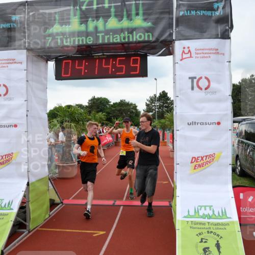 15.06.2025 - 7 Türme Triathlon Michael Strokosch http://msf.ph/oto/7982480 15.06.2025 14:14:59 Ziel 1027, 1114, 1129 meine-sportfotos.de