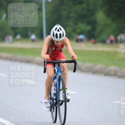 15.06.2025 - 27. Vierlanden-Triathlon H.Heesch http://msf.ph/oto/7982493 15.06.2025 10:52:52 Radfahren 58, 429, 625 meine-sportfotos.de