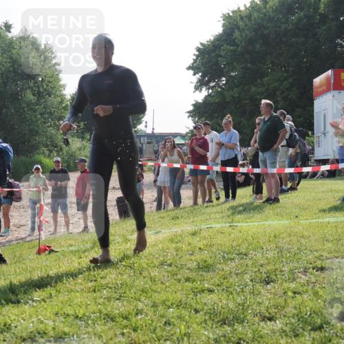 15.06.2025 - 27. Vierlanden-Triathlon KatJ http://msf.ph/oto/7982499 15.06.2025 08:48:50 Schwimmen 19, 144 meine-sportfotos.de