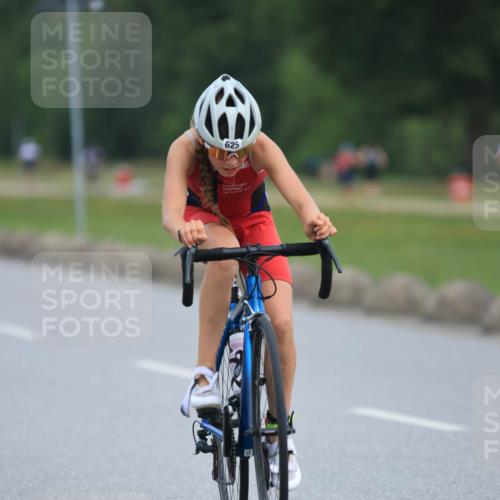 15.06.2025 - 27. Vierlanden-Triathlon H.Heesch http://msf.ph/oto/7982505 15.06.2025 10:52:52 Radfahren 58, 429, 625 meine-sportfotos.de