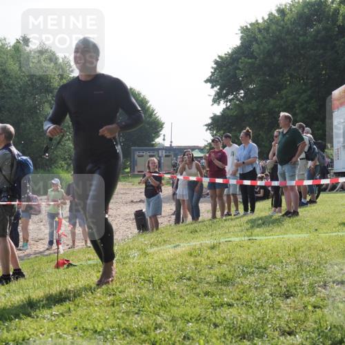 15.06.2025 - 27. Vierlanden-Triathlon KatJ http://msf.ph/oto/7982512 15.06.2025 08:48:51 Schwimmen 19, 144 meine-sportfotos.de
