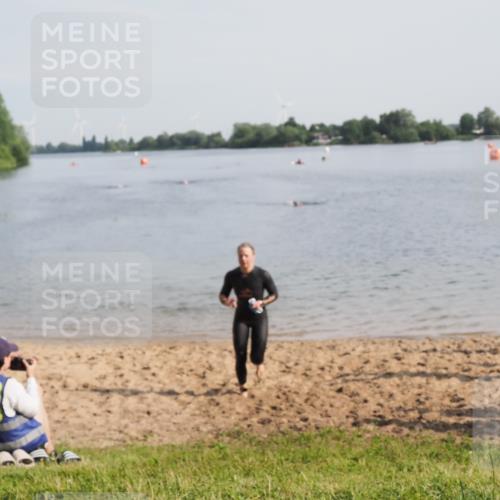 21.06.2025 - 27. Vierlanden-Triathlon MichiJ http://msf.ph/oto/7982536 15.06.2026 09:05:20 Schwimmen 209, 221, 222 meine-sportfotos.de