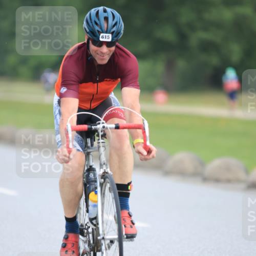 15.06.2025 - 27. Vierlanden-Triathlon H.Heesch http://msf.ph/oto/7982556 15.06.2025 10:53:02 Radfahren 247, 399, 587, 615 meine-sportfotos.de