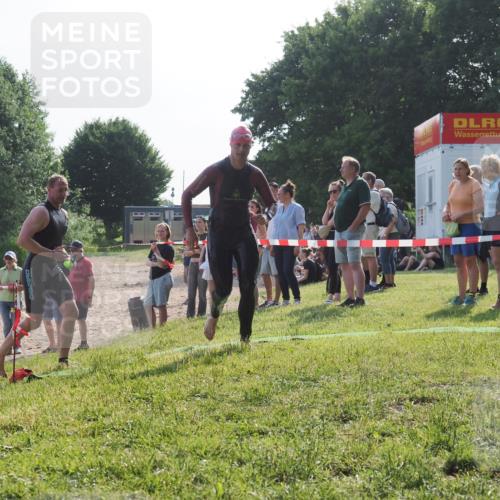 15.06.2025 - 27. Vierlanden-Triathlon KatJ http://msf.ph/oto/7982567 15.06.2025 08:48:57 Schwimmen 19, 115, 144 meine-sportfotos.de