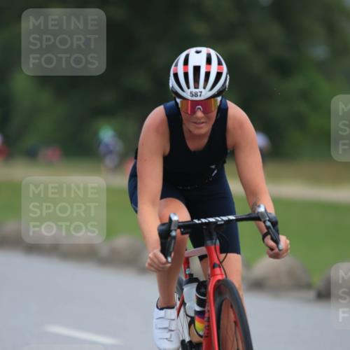 15.06.2025 - 27. Vierlanden-Triathlon H.Heesch http://msf.ph/oto/7982597 15.06.2025 10:53:09 Radfahren 247, 391, 587, 609 meine-sportfotos.de