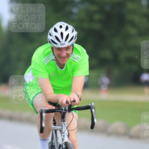 15.06.2025 - 27. Vierlanden-Triathlon H.Heesch http://msf.ph/oto/7982607 15.06.2025 10:53:11 Radfahren 247, 391, 587, 609 meine-sportfotos.de