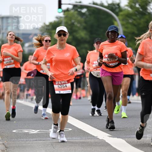 15.06.2025 - REWE Women's Run Dr. Thomas Lammeyer http://msf.ph/oto/7982616 15.06.2025 10:46:19 Laufen 5439, 13, 5254, 5440 meine-sportfotos.de
