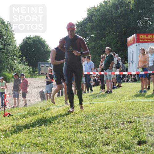 15.06.2025 - 27. Vierlanden-Triathlon KatJ http://msf.ph/oto/7982620 15.06.2025 08:48:58 Schwimmen 19, 115, 144 meine-sportfotos.de