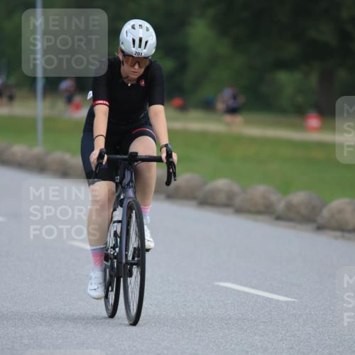15.06.2025 - 27. Vierlanden-Triathlon H.Heesch http://msf.ph/oto/7982630 15.06.2025 10:53:34 Radfahren 70, 113, 181, 201, 290 meine-sportfotos.de