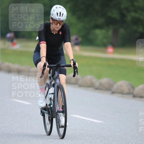 15.06.2025 - 27. Vierlanden-Triathlon H.Heesch http://msf.ph/oto/7982632 15.06.2025 10:53:35 Radfahren 70, 113, 181, 201, 290 meine-sportfotos.de