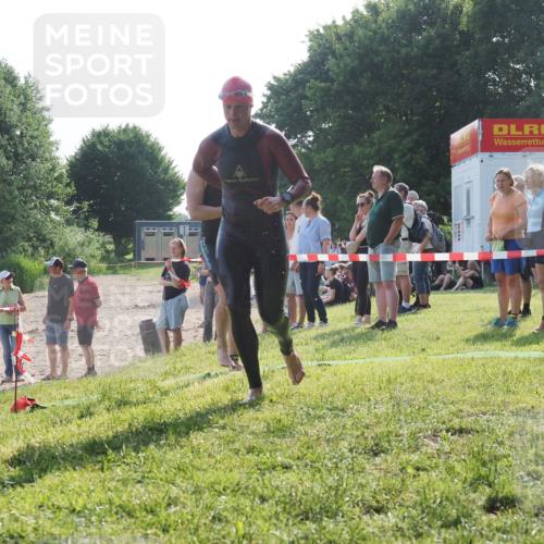 15.06.2025 - 27. Vierlanden-Triathlon KatJ http://msf.ph/oto/7982634 15.06.2025 08:48:58 Schwimmen 19, 115, 144 meine-sportfotos.de