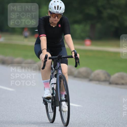 15.06.2025 - 27. Vierlanden-Triathlon H.Heesch http://msf.ph/oto/7982636 15.06.2025 10:53:35 Radfahren 70, 113, 181, 201, 290 meine-sportfotos.de
