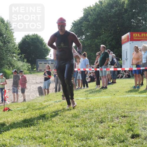 15.06.2025 - 27. Vierlanden-Triathlon KatJ http://msf.ph/oto/7982645 15.06.2025 08:48:58 Schwimmen 19, 115, 144 meine-sportfotos.de