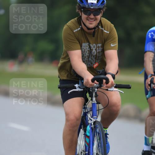 15.06.2025 - 27. Vierlanden-Triathlon H.Heesch http://msf.ph/oto/7982656 15.06.2025 10:53:37 Radfahren 70, 113, 181, 201, 290 meine-sportfotos.de