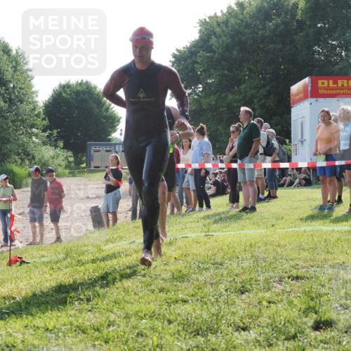 15.06.2025 - 27. Vierlanden-Triathlon KatJ http://msf.ph/oto/7982657 15.06.2025 08:48:58 Schwimmen 19, 115, 144 meine-sportfotos.de