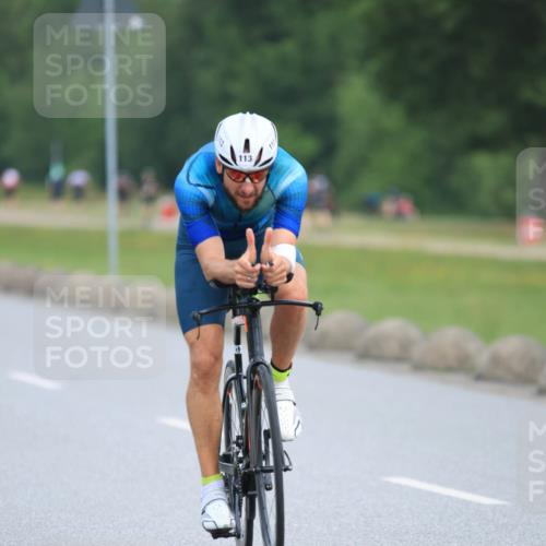 15.06.2025 - 27. Vierlanden-Triathlon H.Heesch http://msf.ph/oto/7982661 15.06.2025 10:53:40 Radfahren 60, 70, 113, 181, 201, 290 meine-sportfotos.de