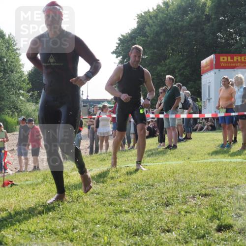 15.06.2025 - 27. Vierlanden-Triathlon KatJ http://msf.ph/oto/7982666 15.06.2025 08:48:59 Schwimmen 19, 115, 144 meine-sportfotos.de