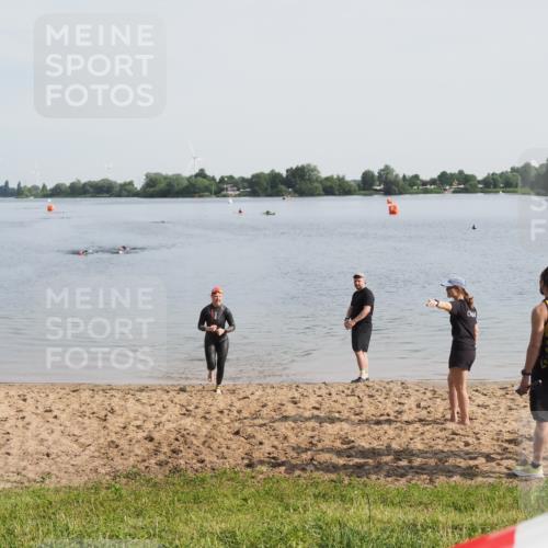 21.06.2025 - 27. Vierlanden-Triathlon MichiJ http://msf.ph/oto/7982668 15.06.2026 09:06:08 Schwimmen 216 meine-sportfotos.de