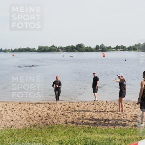 21.06.2025 - 27. Vierlanden-Triathlon MichiJ http://msf.ph/oto/7982679 15.06.2026 09:06:08 Schwimmen 216 meine-sportfotos.de