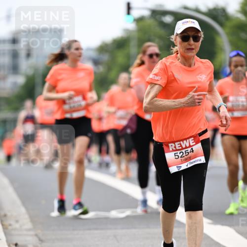 15.06.2025 - REWE Women's Run Dr. Thomas Lammeyer http://msf.ph/oto/7982692 15.06.2025 10:46:21 Laufen 5254 meine-sportfotos.de