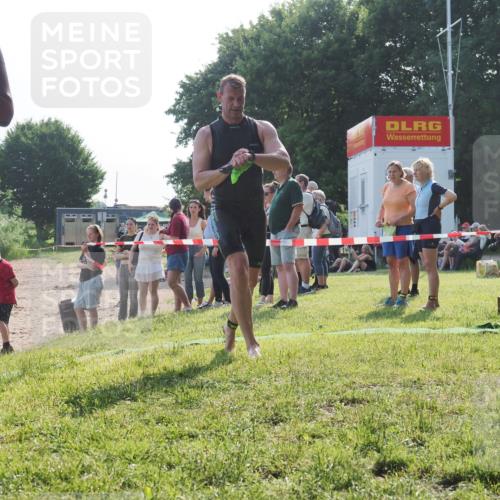 15.06.2025 - 27. Vierlanden-Triathlon KatJ http://msf.ph/oto/7982705 15.06.2025 08:48:59 Schwimmen 19, 115, 144 meine-sportfotos.de
