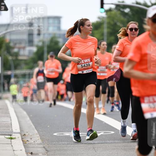 15.06.2025 - REWE Women's Run Dr. Thomas Lammeyer http://msf.ph/oto/7982711 15.06.2025 10:46:21 Laufen 5439 meine-sportfotos.de