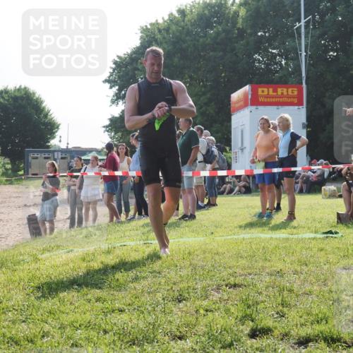15.06.2025 - 27. Vierlanden-Triathlon KatJ http://msf.ph/oto/7982712 15.06.2025 08:49:00 Schwimmen 115, 144 meine-sportfotos.de
