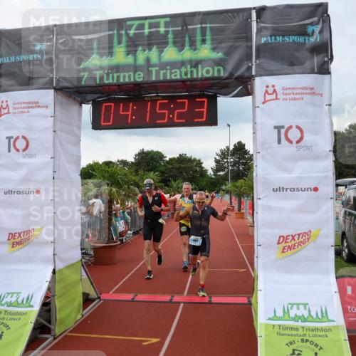 15.06.2025 - 7 Türme Triathlon Michael Strokosch http://msf.ph/oto/7982717 15.06.2025 14:15:22 Ziel 406, 494, 815, 816 meine-sportfotos.de
