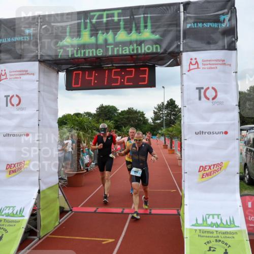 15.06.2025 - 7 Türme Triathlon Michael Strokosch http://msf.ph/oto/7982720 15.06.2025 14:15:23 Ziel 406, 494, 815, 816 meine-sportfotos.de