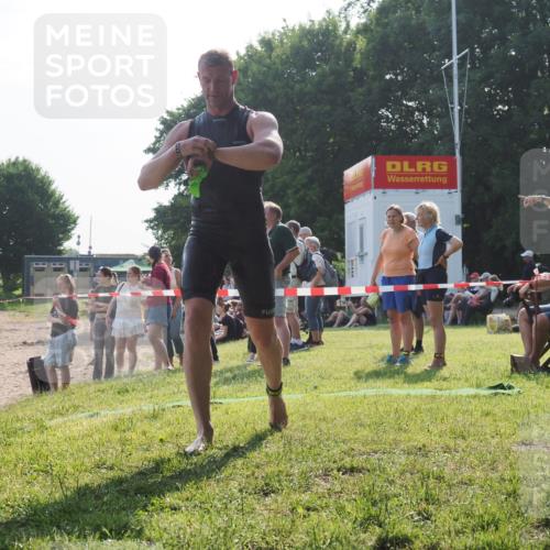 15.06.2025 - 27. Vierlanden-Triathlon KatJ http://msf.ph/oto/7982729 15.06.2025 08:49:01 Schwimmen 115, 144 meine-sportfotos.de