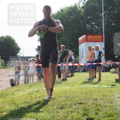 15.06.2025 - 27. Vierlanden-Triathlon KatJ http://msf.ph/oto/7982740 15.06.2025 08:49:01 Schwimmen 115, 144 meine-sportfotos.de