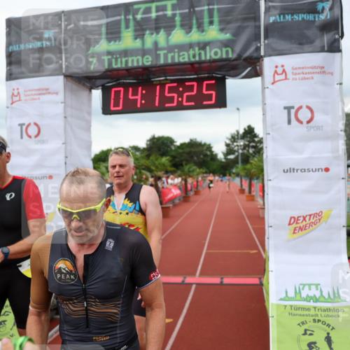 15.06.2025 - 7 Türme Triathlon Michael Strokosch http://msf.ph/oto/7982769 15.06.2025 14:15:25 Ziel 406, 494, 815, 816 meine-sportfotos.de