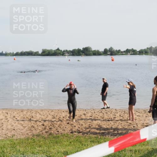 21.06.2025 - 27. Vierlanden-Triathlon MichiJ http://msf.ph/oto/7982774 15.06.2026 09:06:10 Schwimmen 216 meine-sportfotos.de