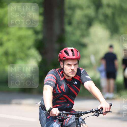15.06.2025 - 7 Türme Triathlon Yannick Fuchs http://msf.ph/oto/7982778 15.06.2025 12:52:18 Radfahren 400, 451, 500 meine-sportfotos.de