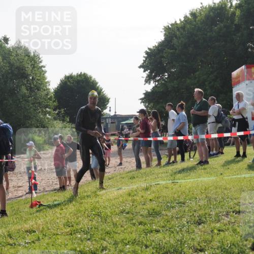 15.06.2025 - 27. Vierlanden-Triathlon KatJ http://msf.ph/oto/7982784 15.06.2025 08:49:47 Schwimmen 172 meine-sportfotos.de