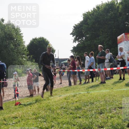 15.06.2025 - 27. Vierlanden-Triathlon KatJ http://msf.ph/oto/7982794 15.06.2025 08:49:47 Schwimmen 172 meine-sportfotos.de