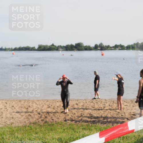 21.06.2025 - 27. Vierlanden-Triathlon MichiJ http://msf.ph/oto/7982798 15.06.2026 09:06:10 Schwimmen 216 meine-sportfotos.de
