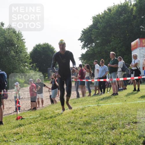 15.06.2025 - 27. Vierlanden-Triathlon KatJ http://msf.ph/oto/7982811 15.06.2025 08:49:49 Schwimmen 172 meine-sportfotos.de
