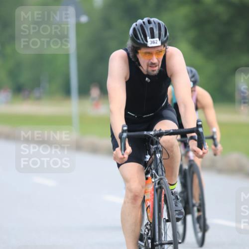 15.06.2025 - 27. Vierlanden-Triathlon H.Heesch http://msf.ph/oto/7982818 15.06.2025 10:54:03 Radfahren 69, 85, 157, 362, 509, 565, 585, 622, 631 meine-sportfotos.de
