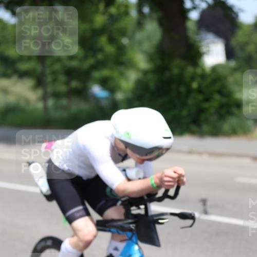 15.06.2025 - 7 Türme Triathlon Yannick Fuchs http://msf.ph/oto/7982819 15.06.2025 12:52:21 Radfahren 400, 451 meine-sportfotos.de