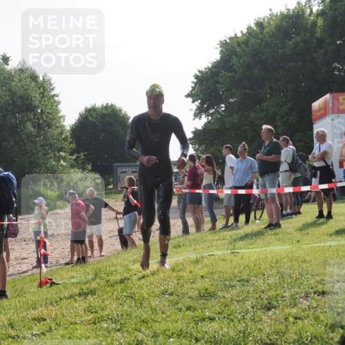 15.06.2025 - 27. Vierlanden-Triathlon KatJ http://msf.ph/oto/7982827 15.06.2025 08:49:49 Schwimmen 172 meine-sportfotos.de