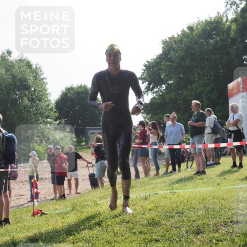 15.06.2025 - 27. Vierlanden-Triathlon KatJ http://msf.ph/oto/7982841 15.06.2025 08:49:50 Schwimmen 172 meine-sportfotos.de