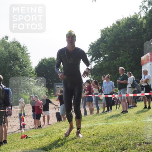 15.06.2025 - 27. Vierlanden-Triathlon KatJ http://msf.ph/oto/7982847 15.06.2025 08:49:50 Schwimmen 172 meine-sportfotos.de