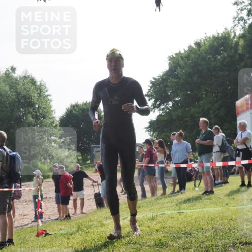 15.06.2025 - 27. Vierlanden-Triathlon KatJ http://msf.ph/oto/7982855 15.06.2025 08:49:50 Schwimmen 172 meine-sportfotos.de